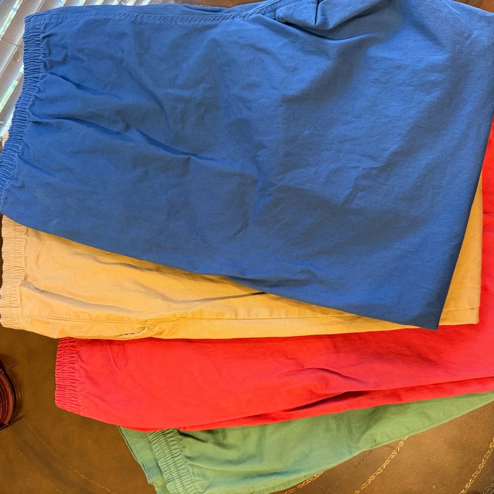 4 pairs of men’s chino pants Crown & Ivy